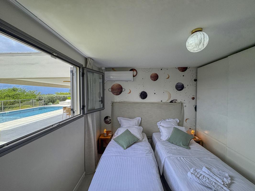 26.Location villa piscine Gosier Guadeloupe_Chambre Enfant